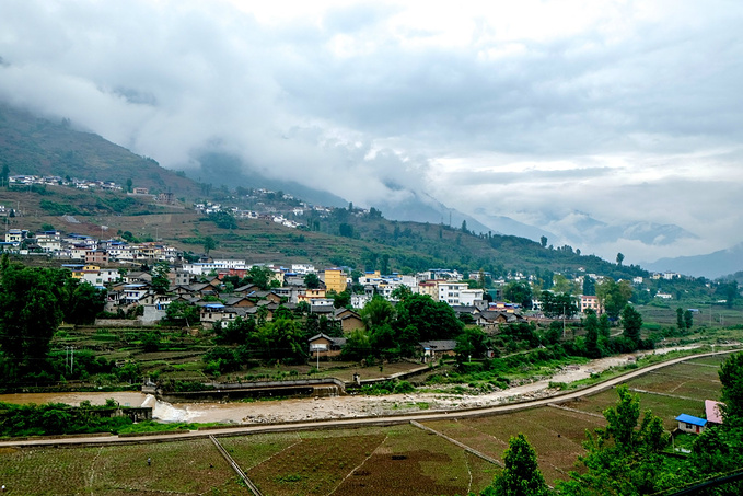 走进凉山寻彝情,踏遍攀西览美景