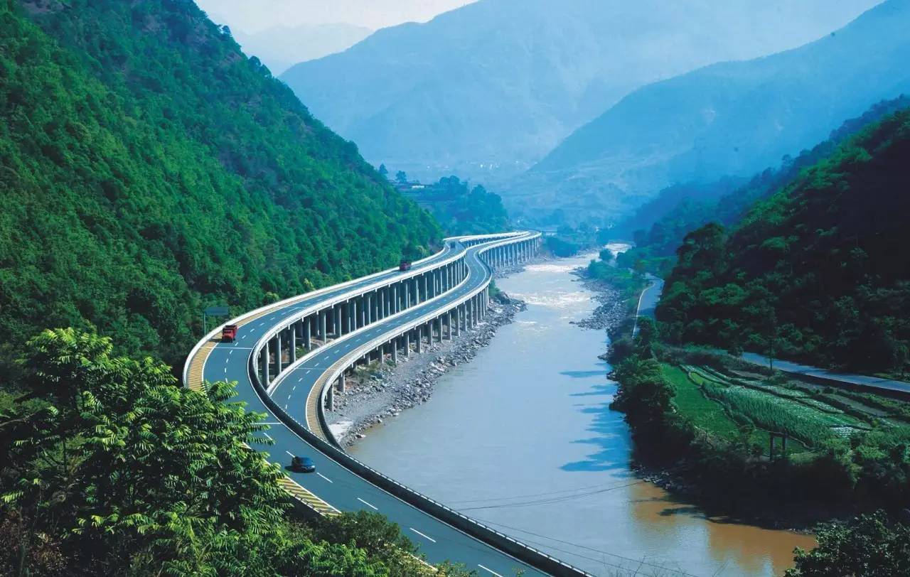 攀西高速公路于2008年9月建成通车,共有大中型桥梁24.